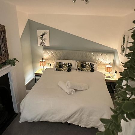 Town Centre Apartment With Hot Tub Челтнъм Екстериор снимка