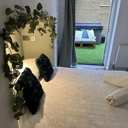 Town Centre Apartment With Hot Tub Челтнъм Екстериор снимка