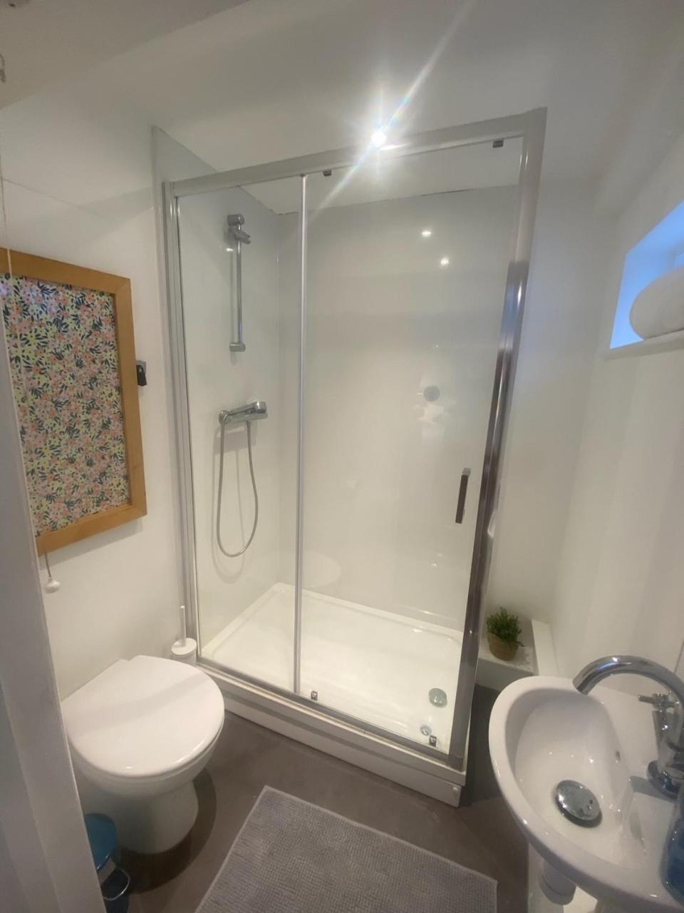 Town Centre Apartment With Hot Tub Челтнъм Екстериор снимка