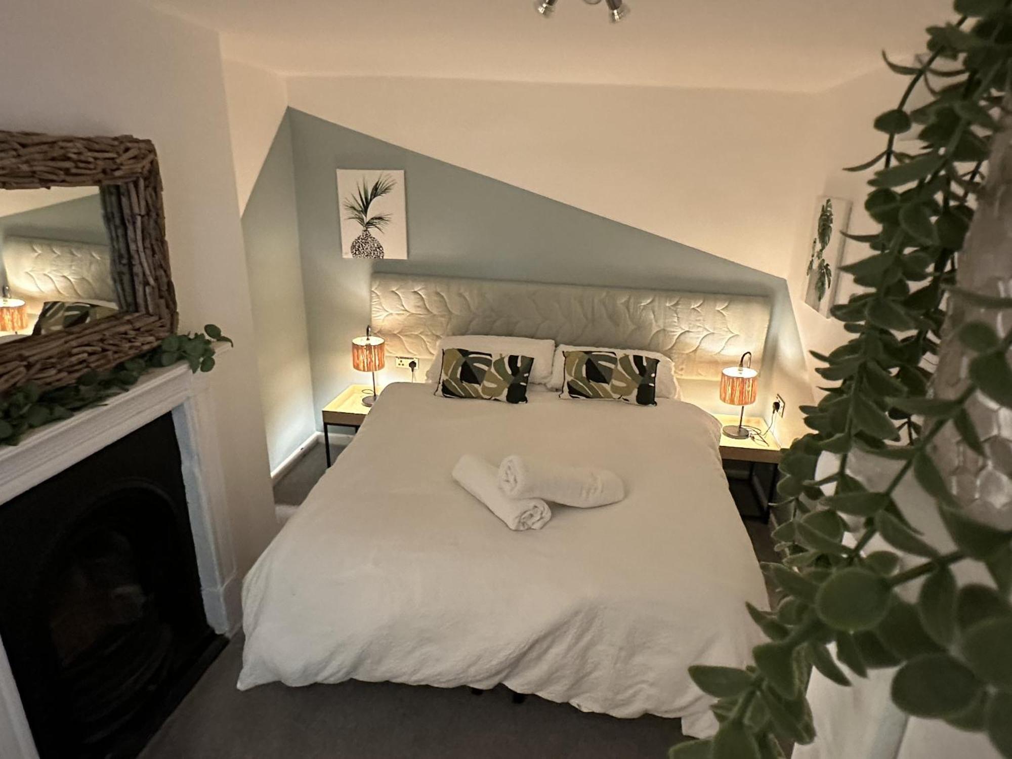 Town Centre Apartment With Hot Tub Челтнъм Екстериор снимка