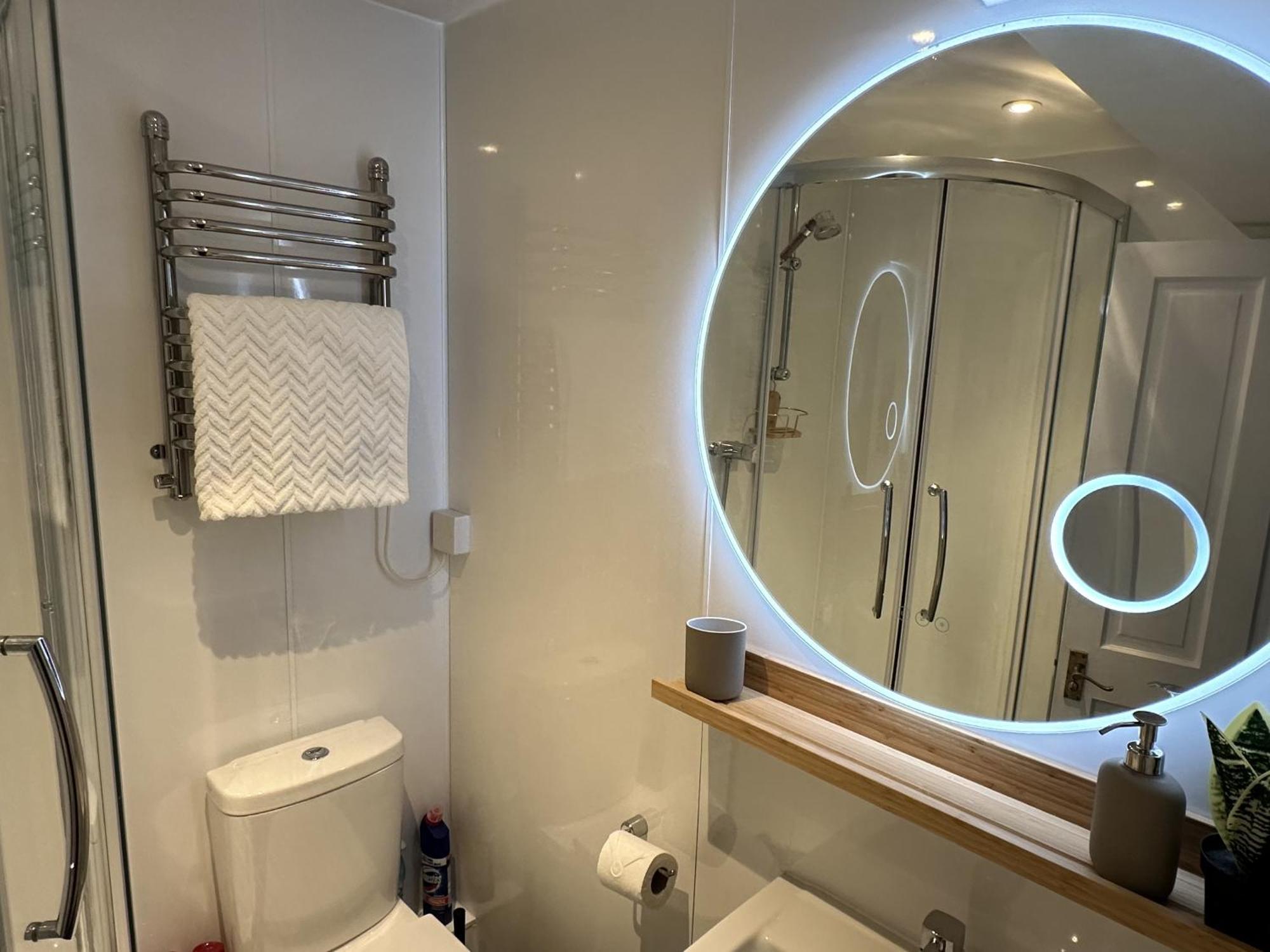 Town Centre Apartment With Hot Tub Челтнъм Екстериор снимка