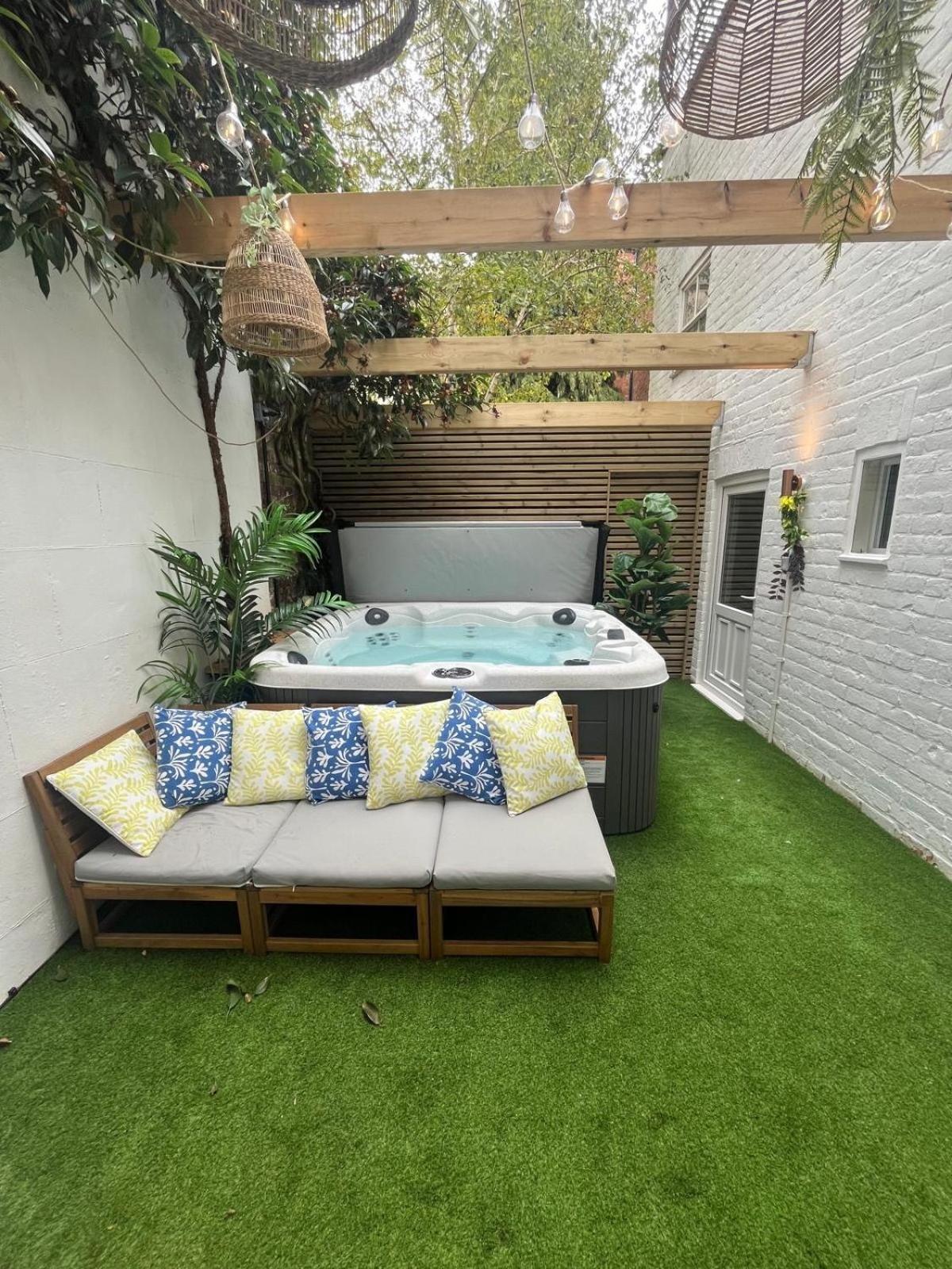 Town Centre Apartment With Hot Tub Челтнъм Екстериор снимка