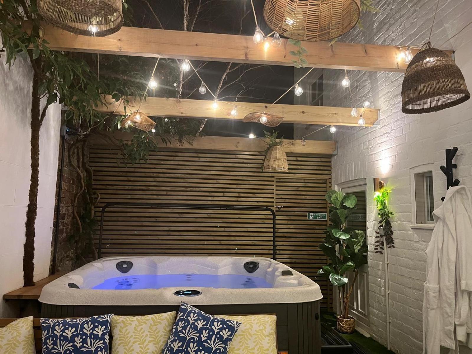 Town Centre Apartment With Hot Tub Челтнъм Екстериор снимка