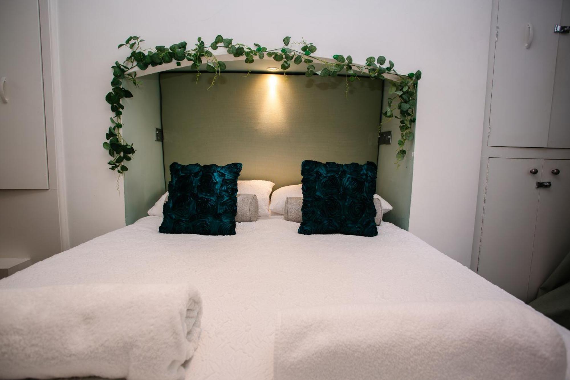 Town Centre Apartment With Hot Tub Челтнъм Екстериор снимка