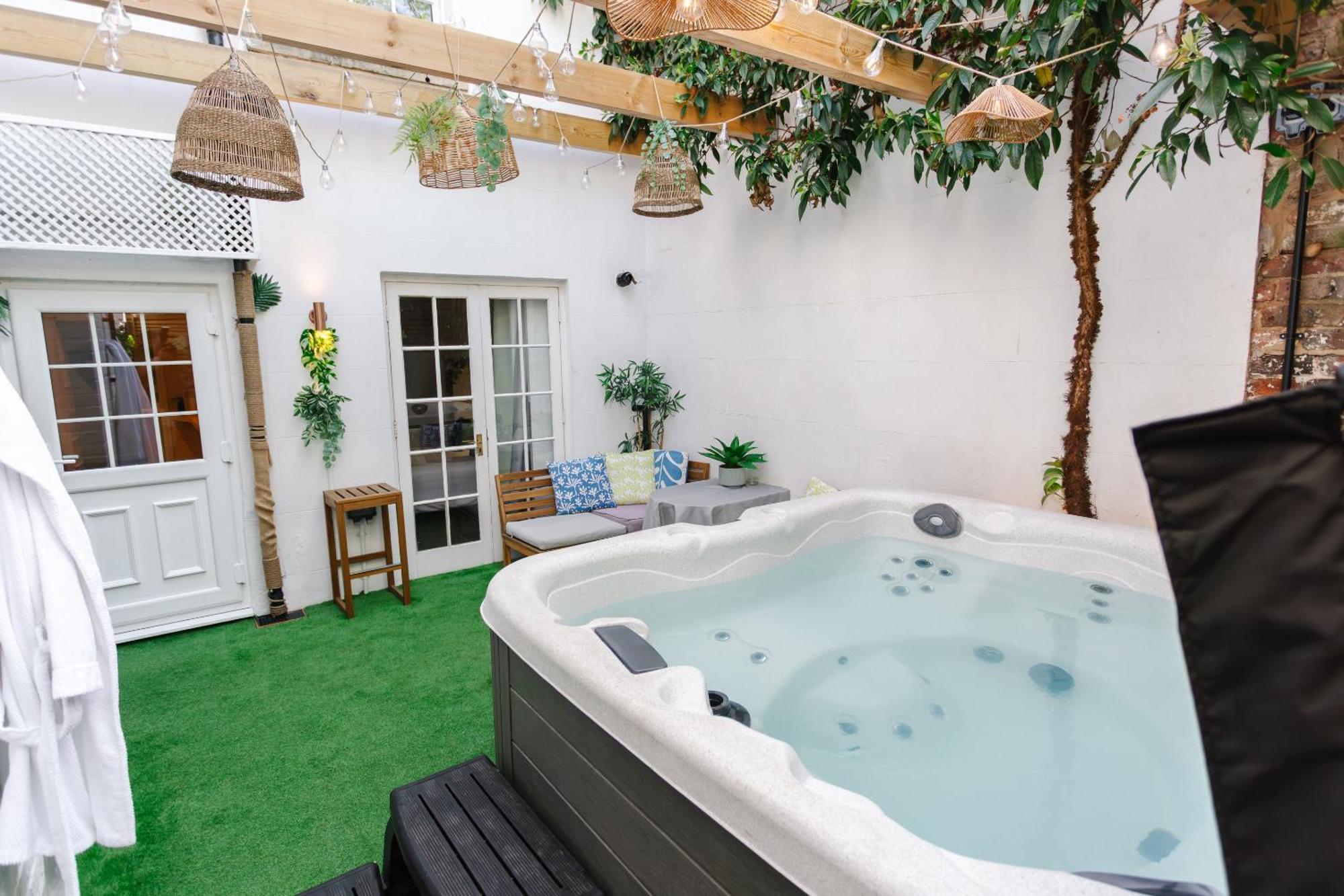 Town Centre Apartment With Hot Tub Челтнъм Екстериор снимка