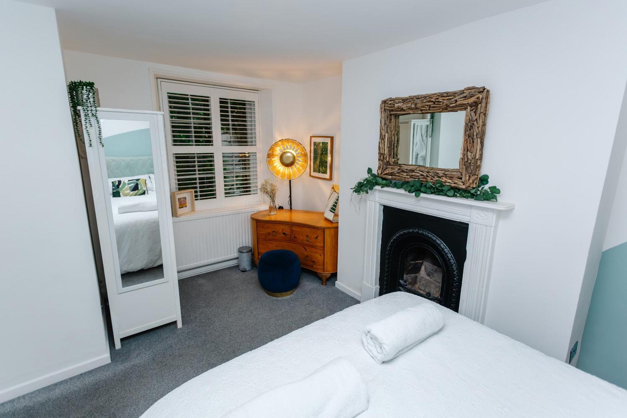 Town Centre Apartment With Hot Tub Челтнъм Екстериор снимка